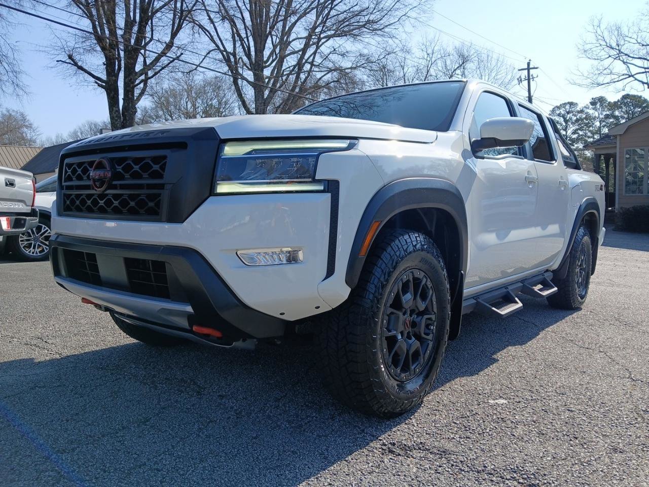 Used 2022 Nissan Frontier PRO-4X w/ Pro-4X Premium Package image 2