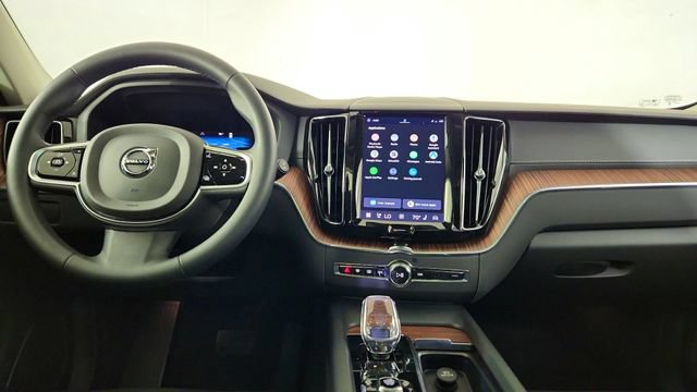 Used 2023 Volvo XC60 B5 Ultimate FWD image 25