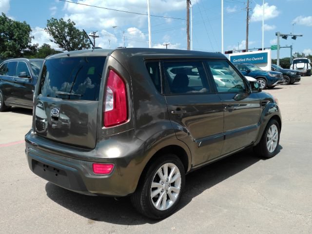 Used 2012 Kia Soul + w/ Audio Pkg FWD image 6