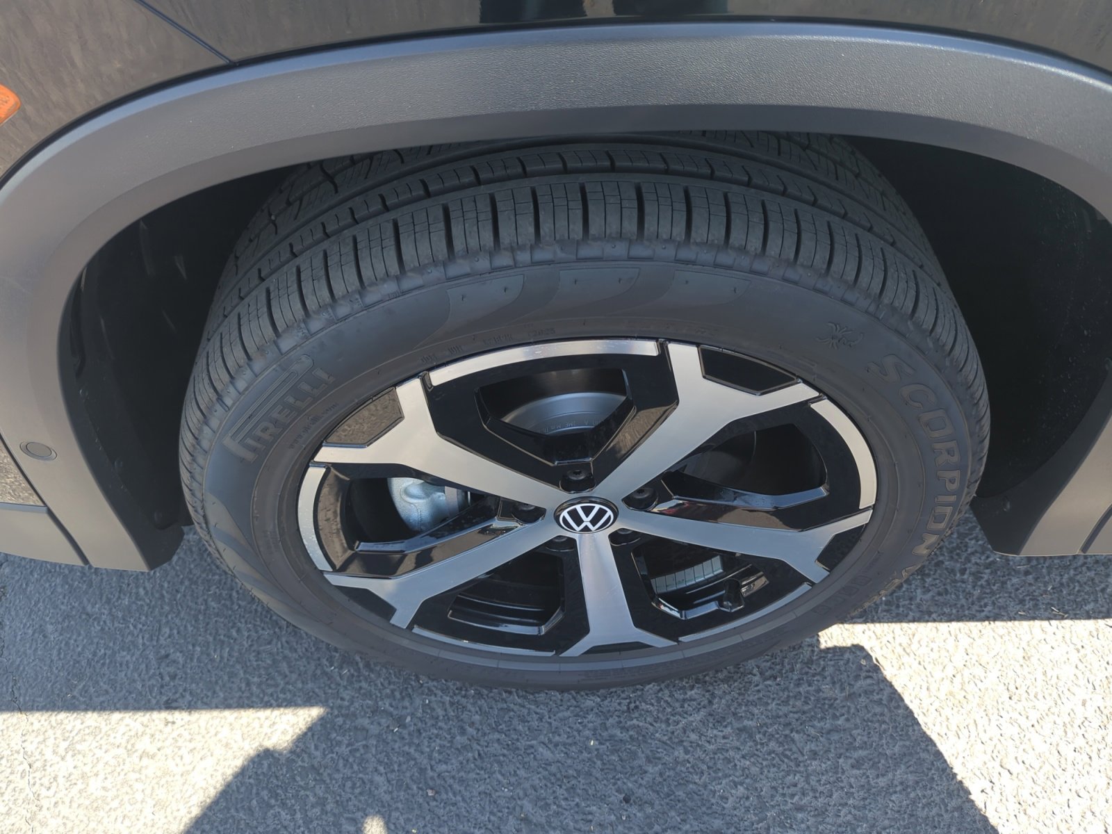 New 2025 Volkswagen Tiguan SE image 25