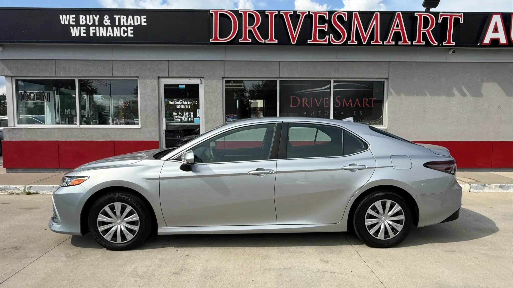 Used 2023 Toyota Camry LE FWD image 5