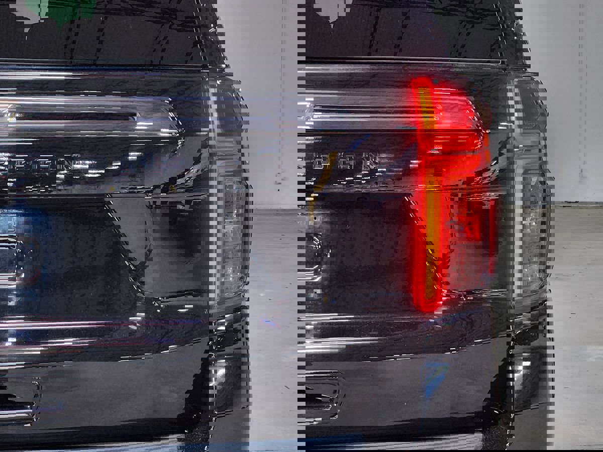 Used 2021 Chevrolet Suburban Z71 image 22