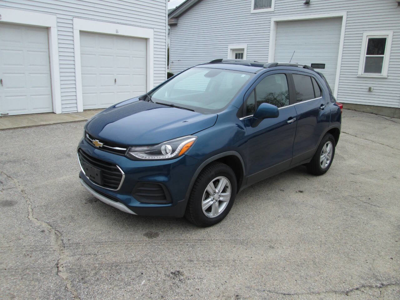 Used 2019 Chevrolet Trax LT w/ LT Convenience Package AWD/4WD image 2