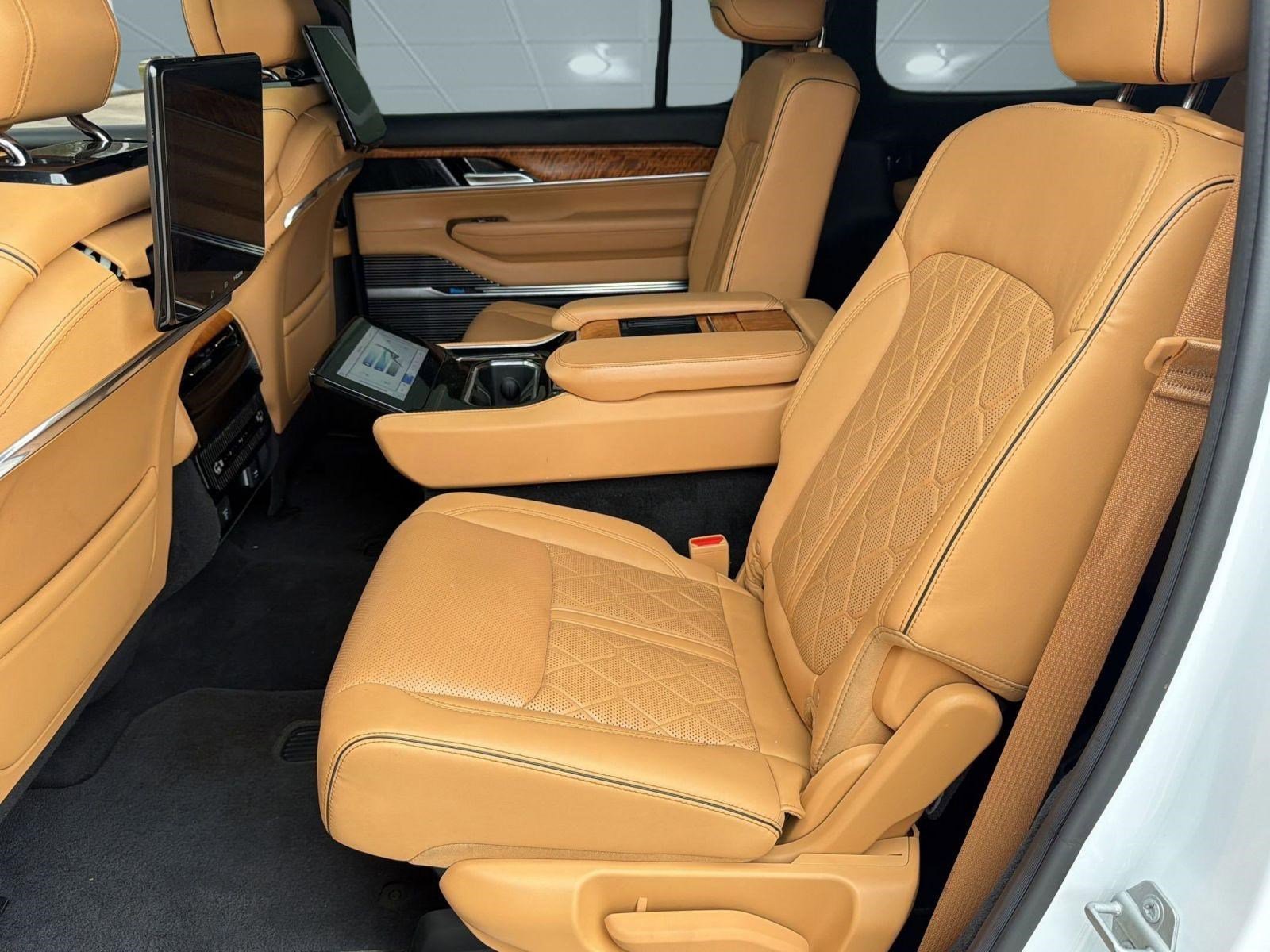 Used 2022 Jeep Grand Wagoneer Series III w/ Rear Seat Video Group 1 AWD/4WD image 13