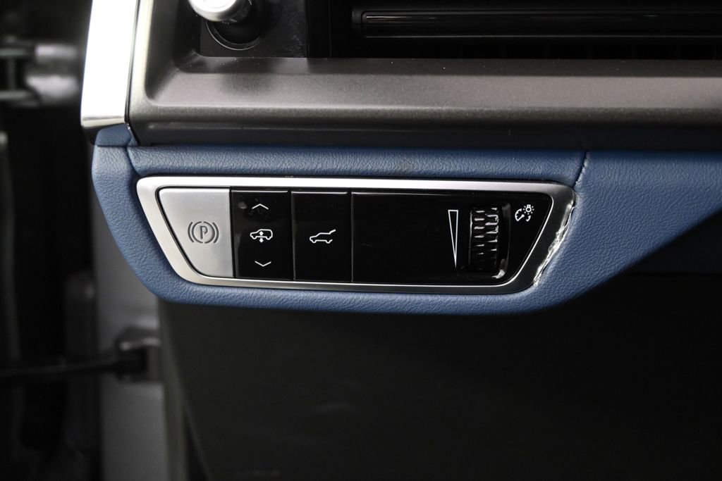 Used 2026 Cadillac Vistiq Premium Luxury image 25