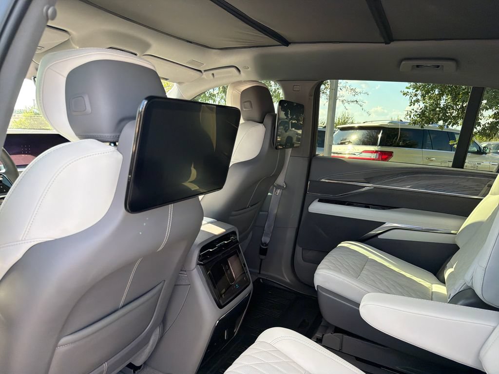 Used 2026 Cadillac Escalade IQ Sport 1 w/ LPO, ONYX Package AWD/4WD image 36