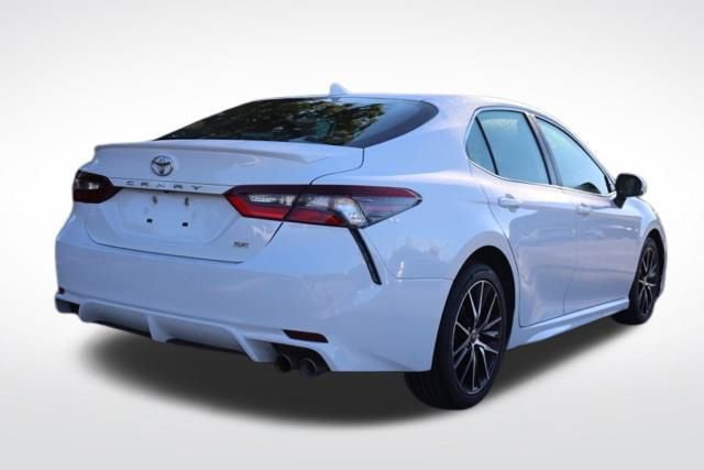 Used 2024 Toyota Camry SE image 12