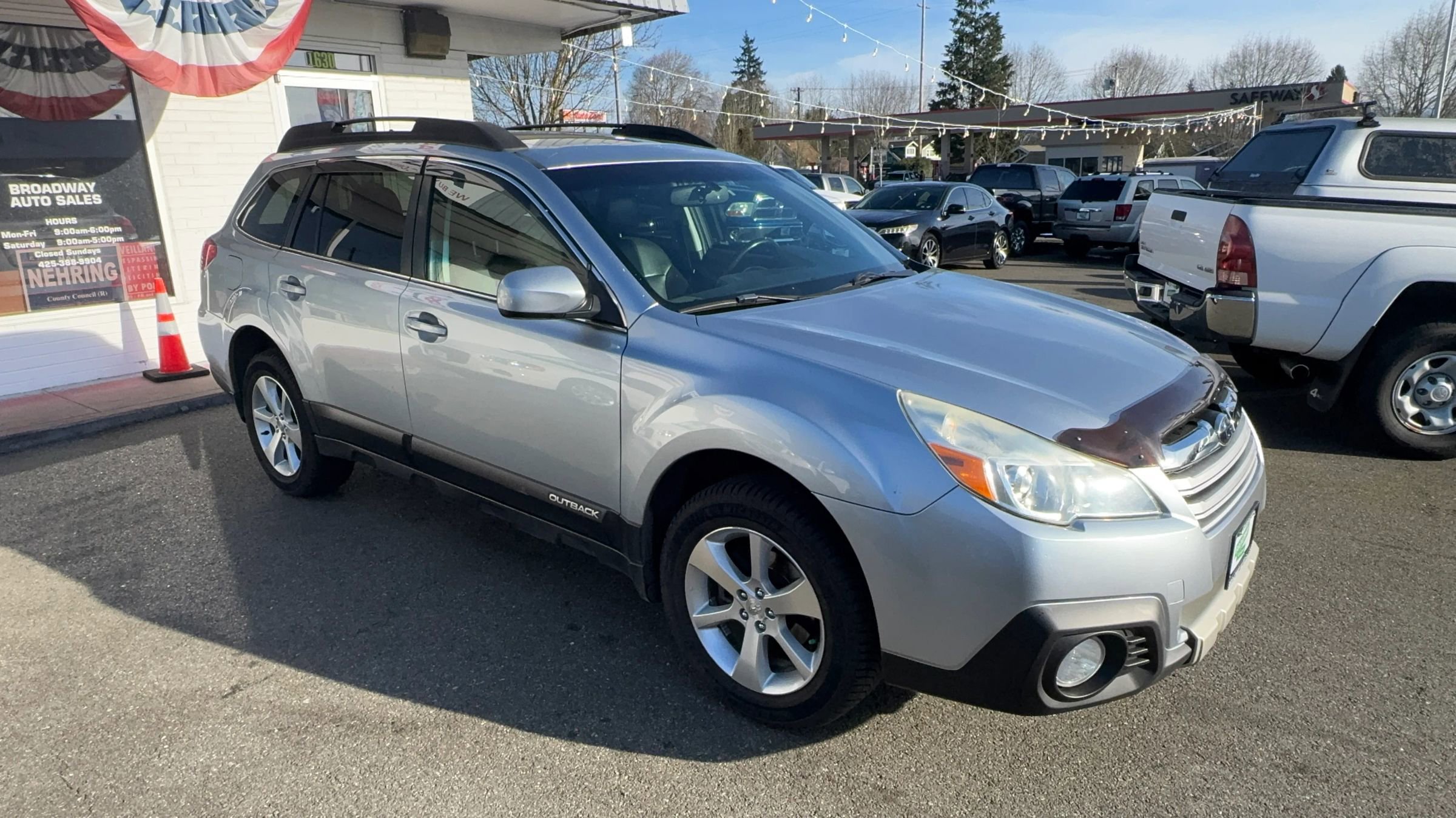 Used 2013 Subaru Outback 2.5i Limited w/ Moonroof Pkg AWD/4WD image 3