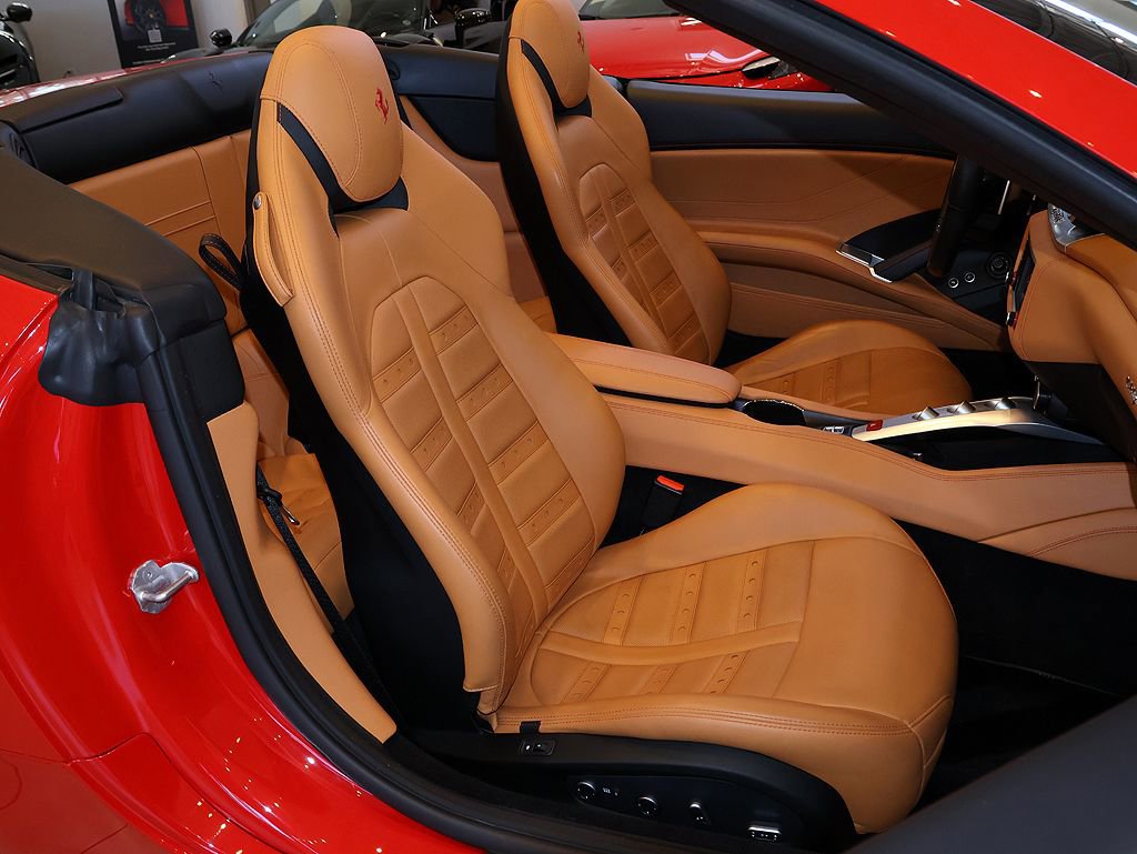 Certified 2017 Ferrari California T image 32