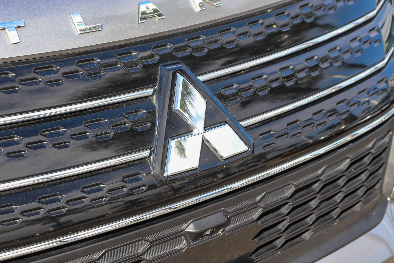 Used 2022 Mitsubishi Outlander SE AWD/4WD image 4