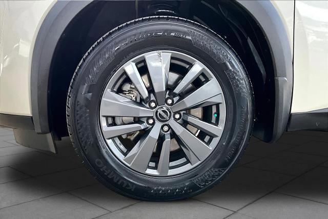 Certified 2022 Nissan Pathfinder SV FWD image 11