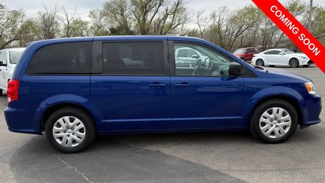 Used 2018 Dodge Grand Caravan SE w/ UConnect Hands-Free Group image 4