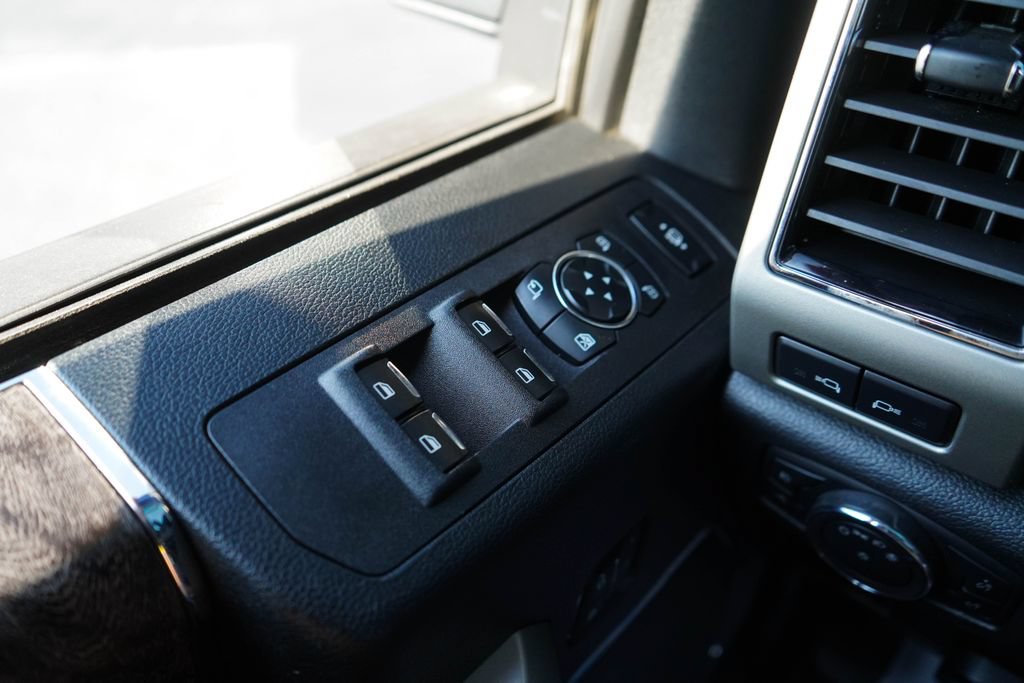 Used 2019 Ford F250 Lariat w/ Lariat Value Package AWD/4WD image 32