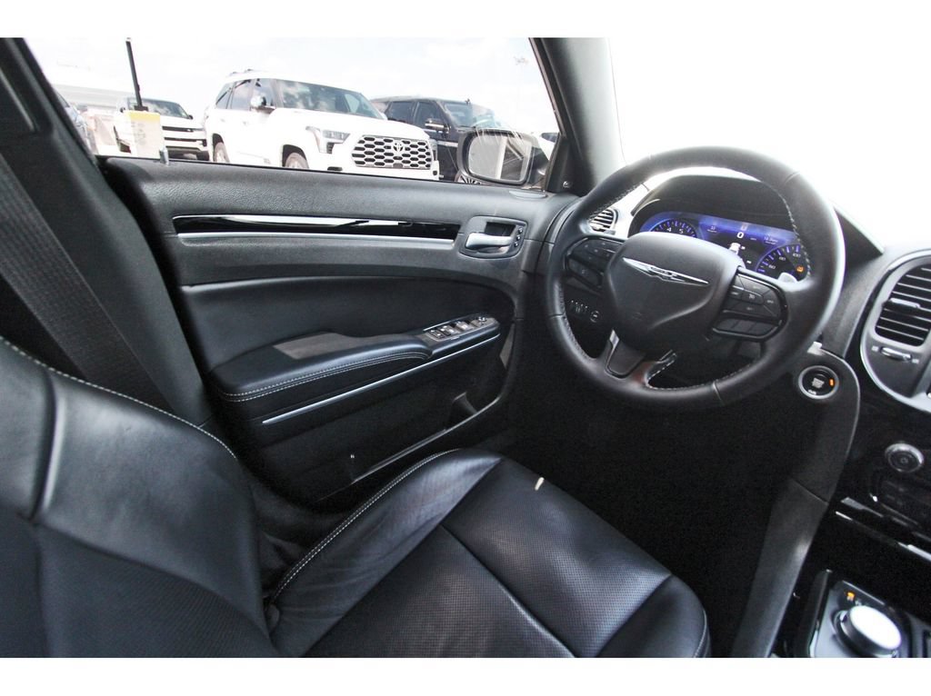 Used 2022 Chrysler 300 S w/ Comfort Group RWD image 8