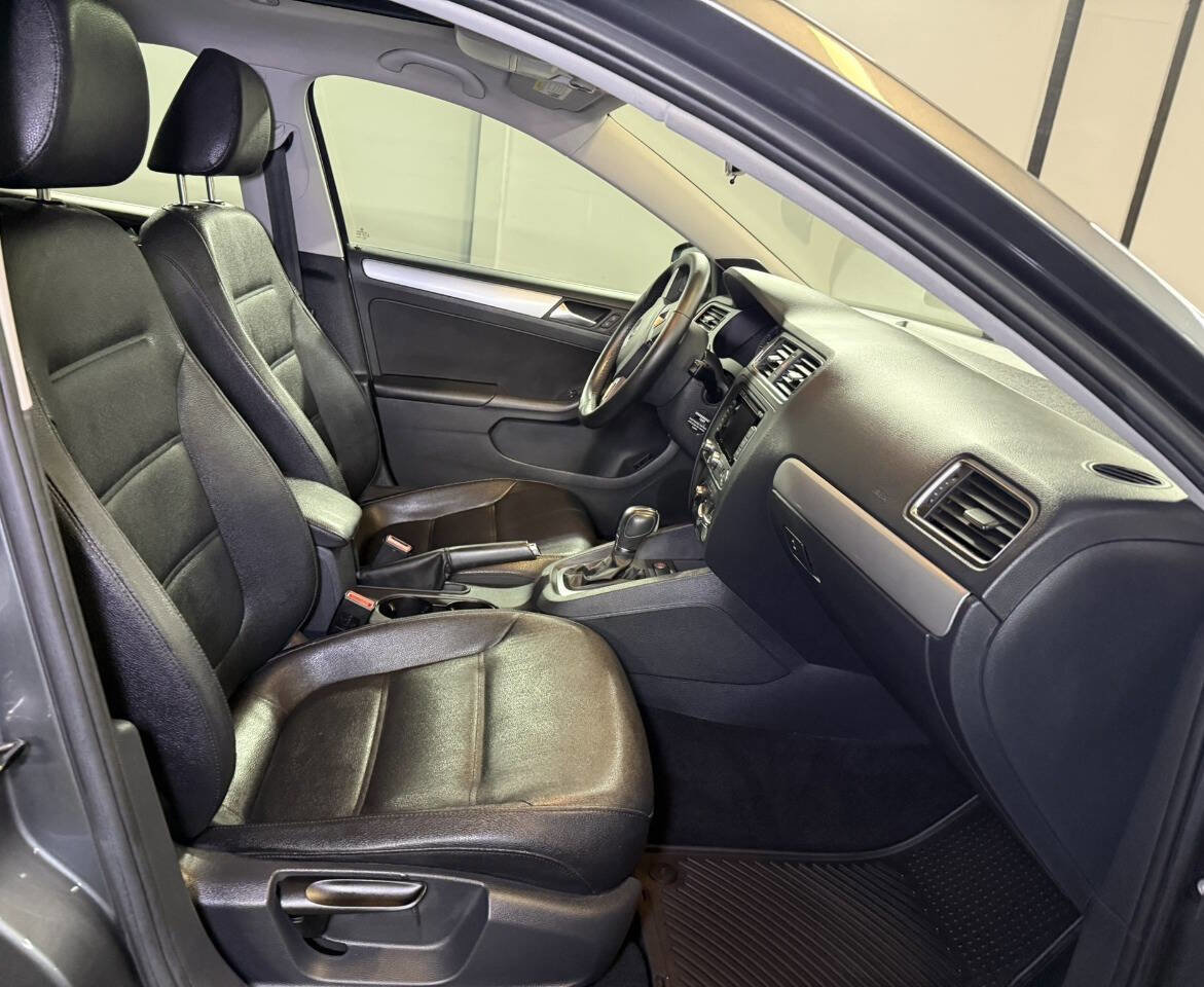 Used 2012 Volkswagen Jetta SEL image 6