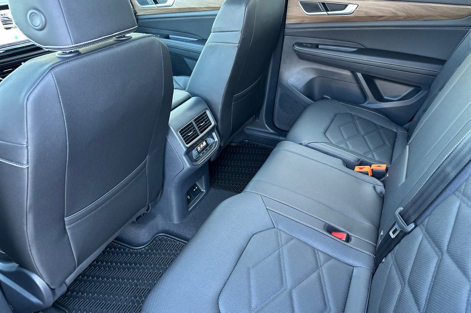 New 2025 Volkswagen Atlas SE image 11