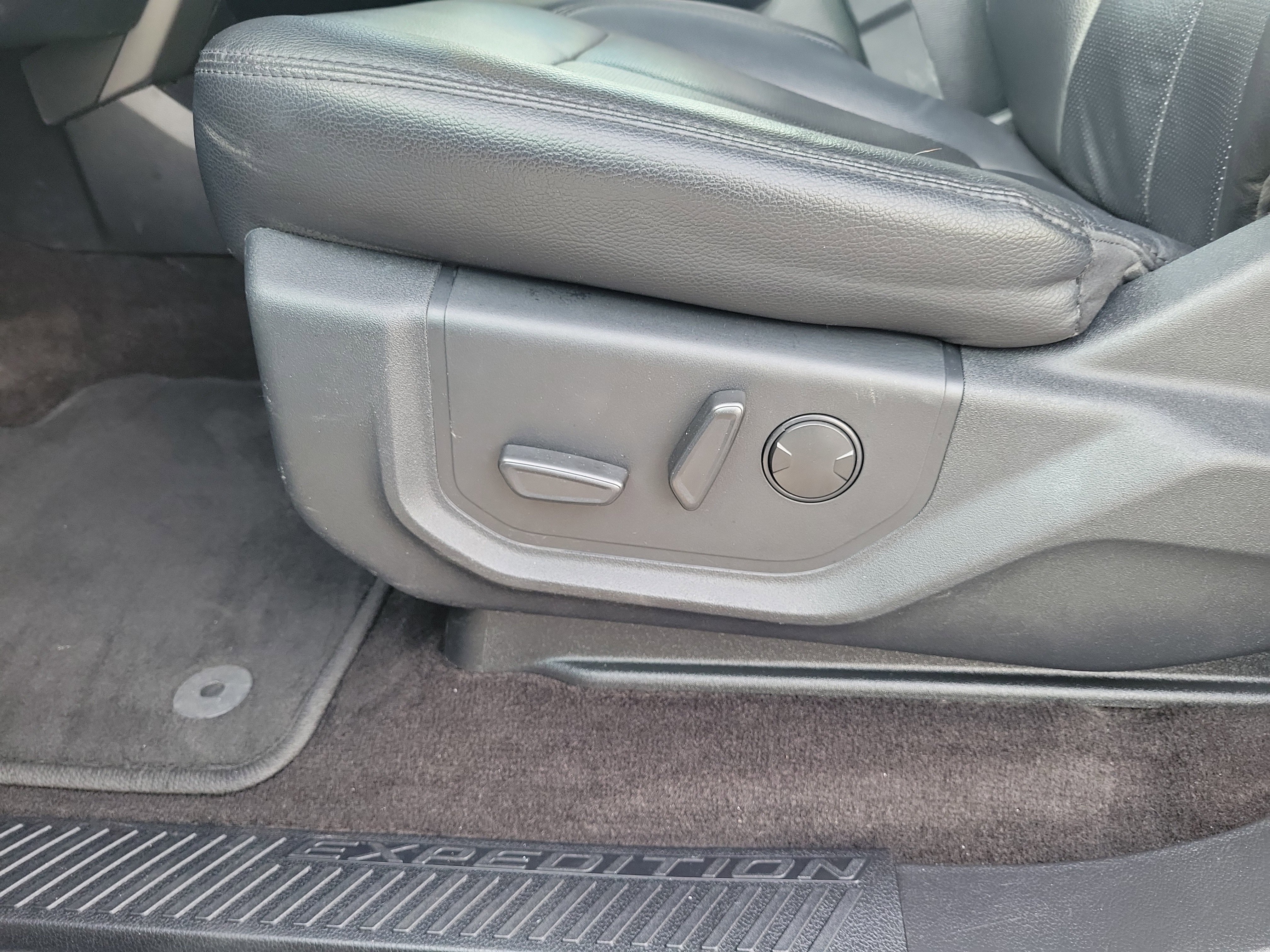 Used 2020 Ford Expedition XLT w/ Equipment Group 201A AWD/4WD image 20