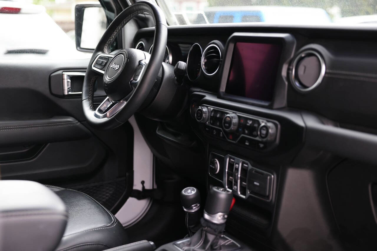 Used 2023 Jeep Wrangler Unlimited Sahara w/ Cold Weather Group AWD/4WD image 10