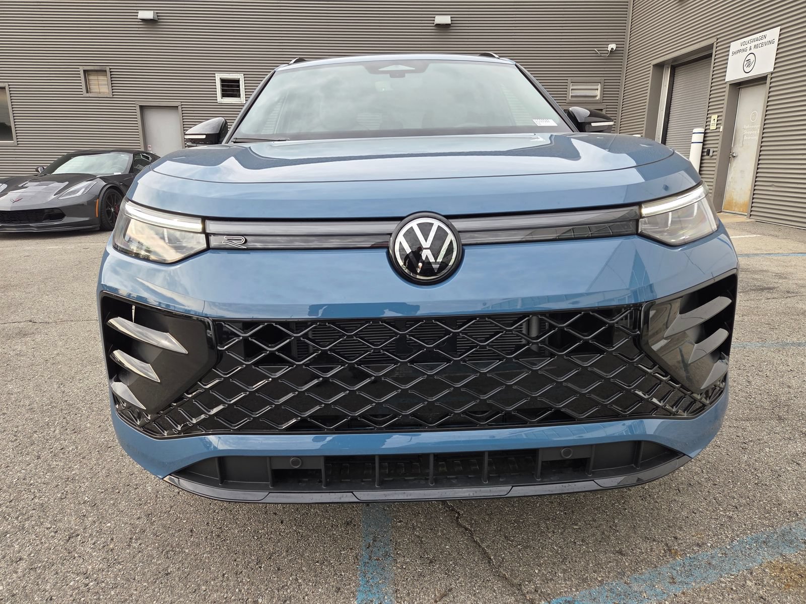 New 2026 Volkswagen Tiguan SE R-Line AWD/4WD image 3
