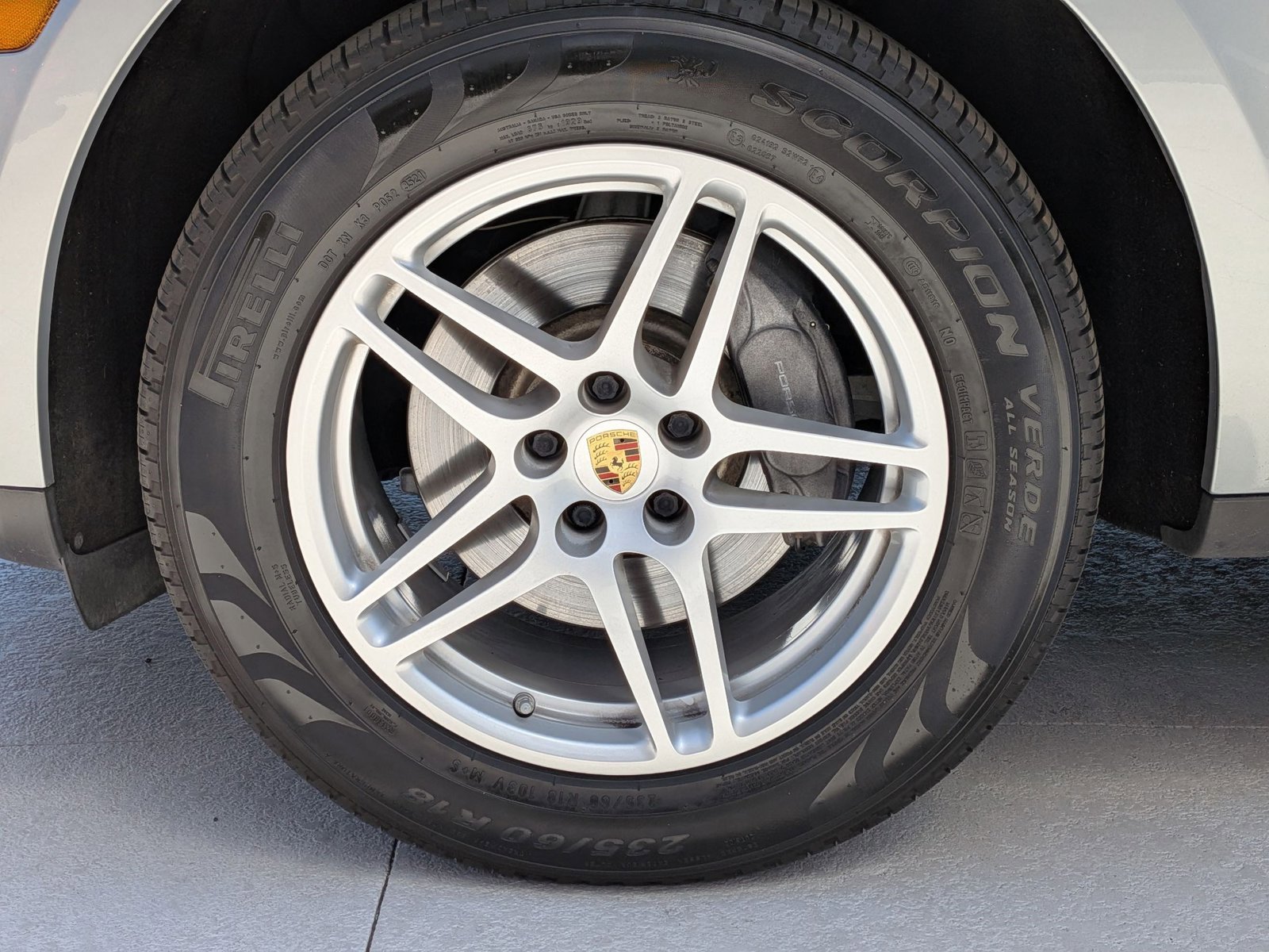 Certified 2019 Porsche Macan AWD/4WD image 29