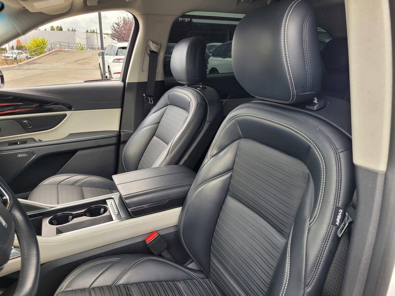 Certified 2024 Lincoln Nautilus Reserve w/ Equipment Group 202A image 22