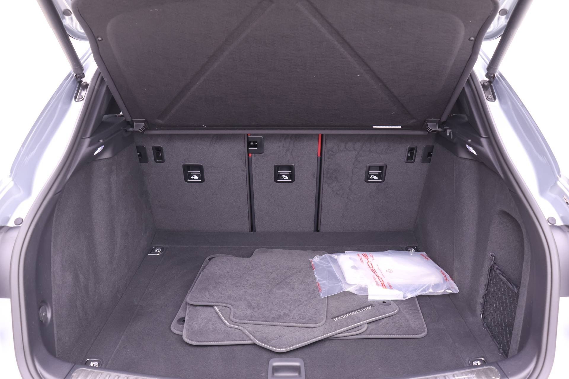 Used 2025 Porsche Macan image 21