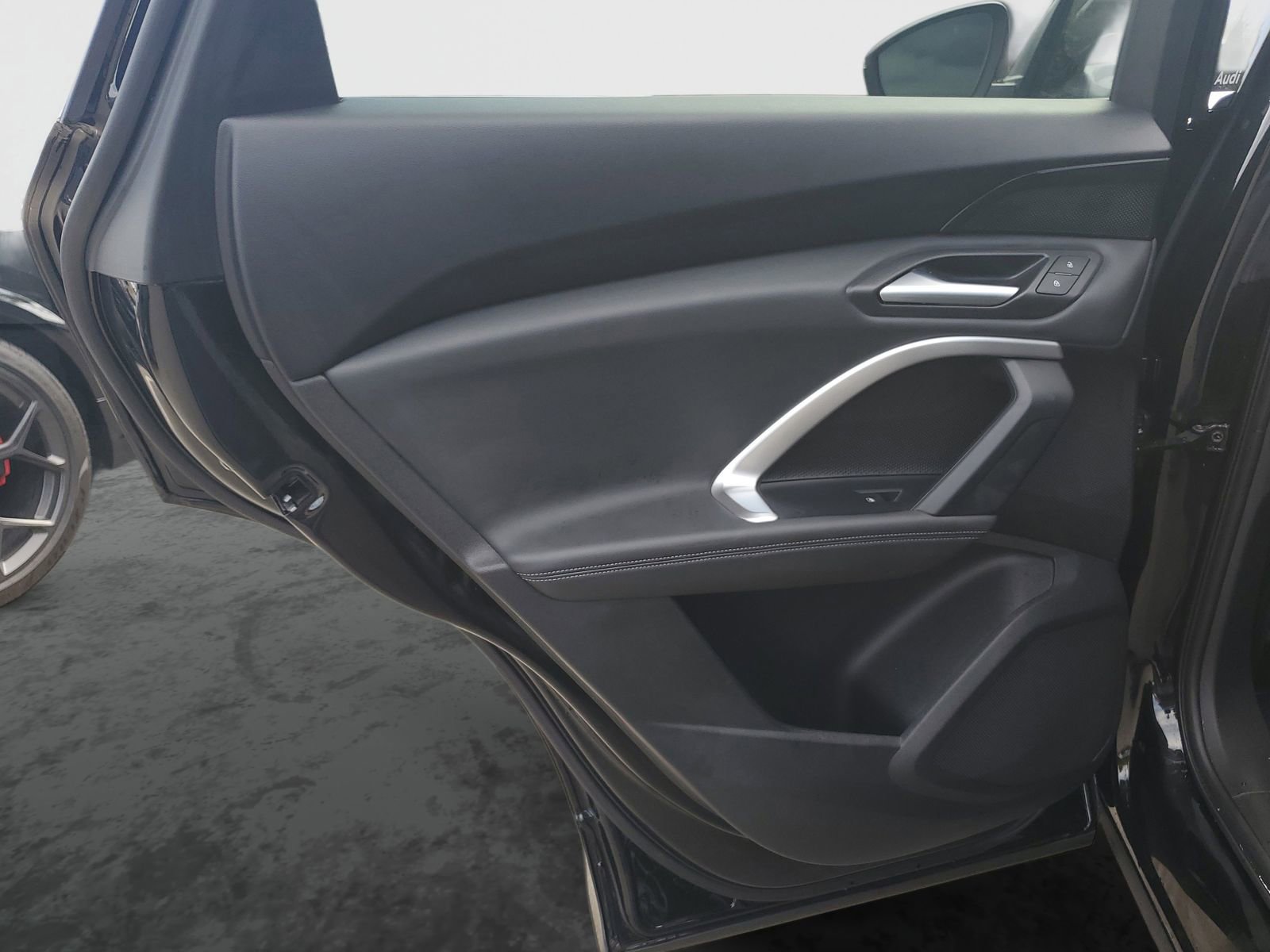 Used 2025 Audi Q5 Premium w/ Convenience Package AWD/4WD image 17