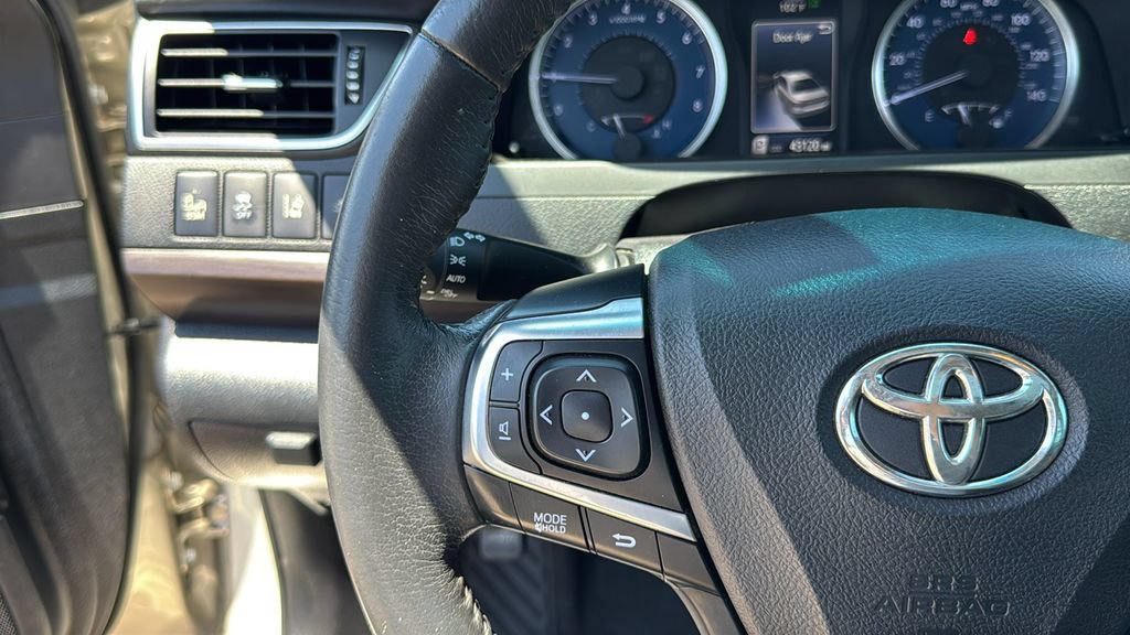 Used 2017 Toyota Camry XLE w/ Moonroof Package FWD image 11