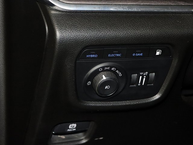 Used 2022 Jeep Grand Cherokee Overland w/ Luxury Tech Group IV image 27