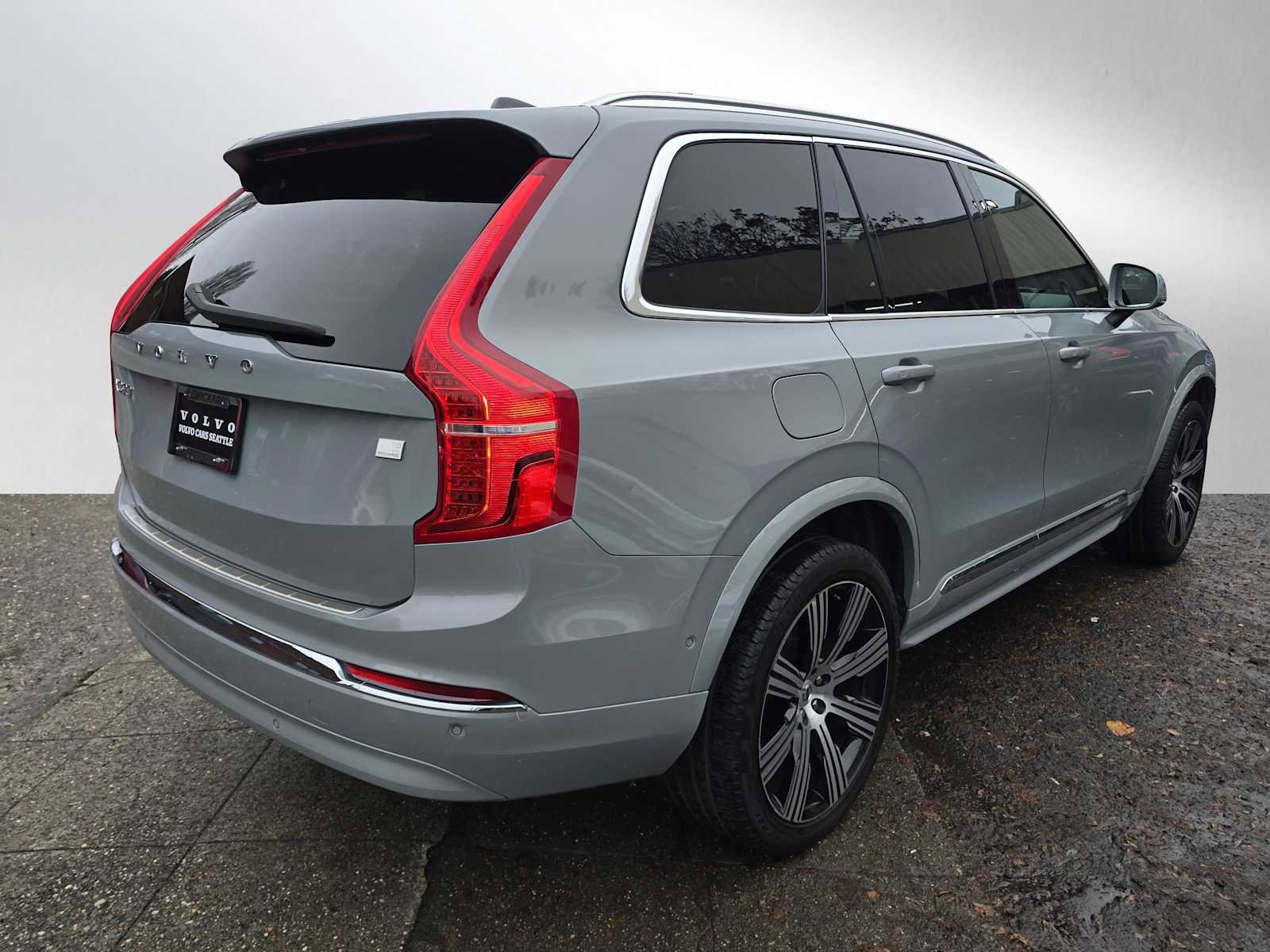 Certified 2024 Volvo XC90 T8 Plus w/ Protection Package Premier image 3