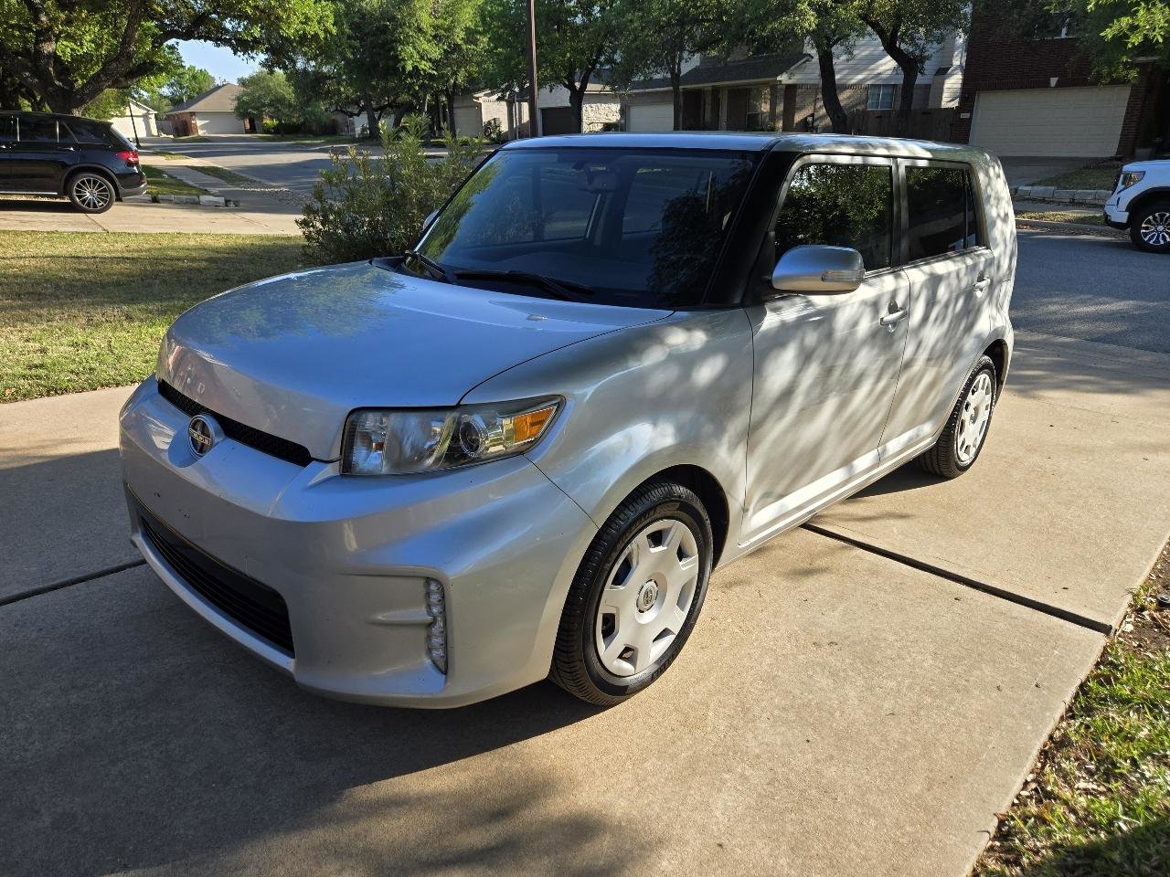 Used 2015 Scion xB image 3
