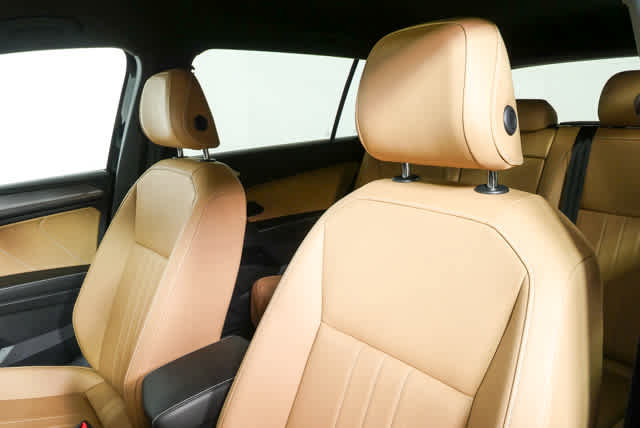 Certified 2024 Volkswagen Tiguan SE FWD image 10