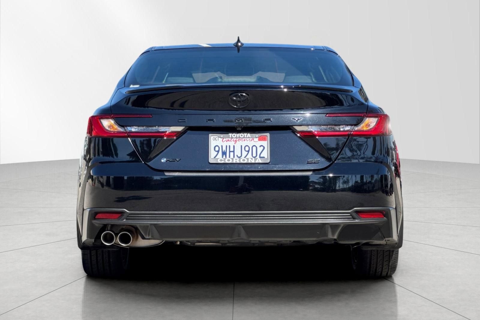 Used 2025 Toyota Camry SE w/ Convenience Package FWD image 4
