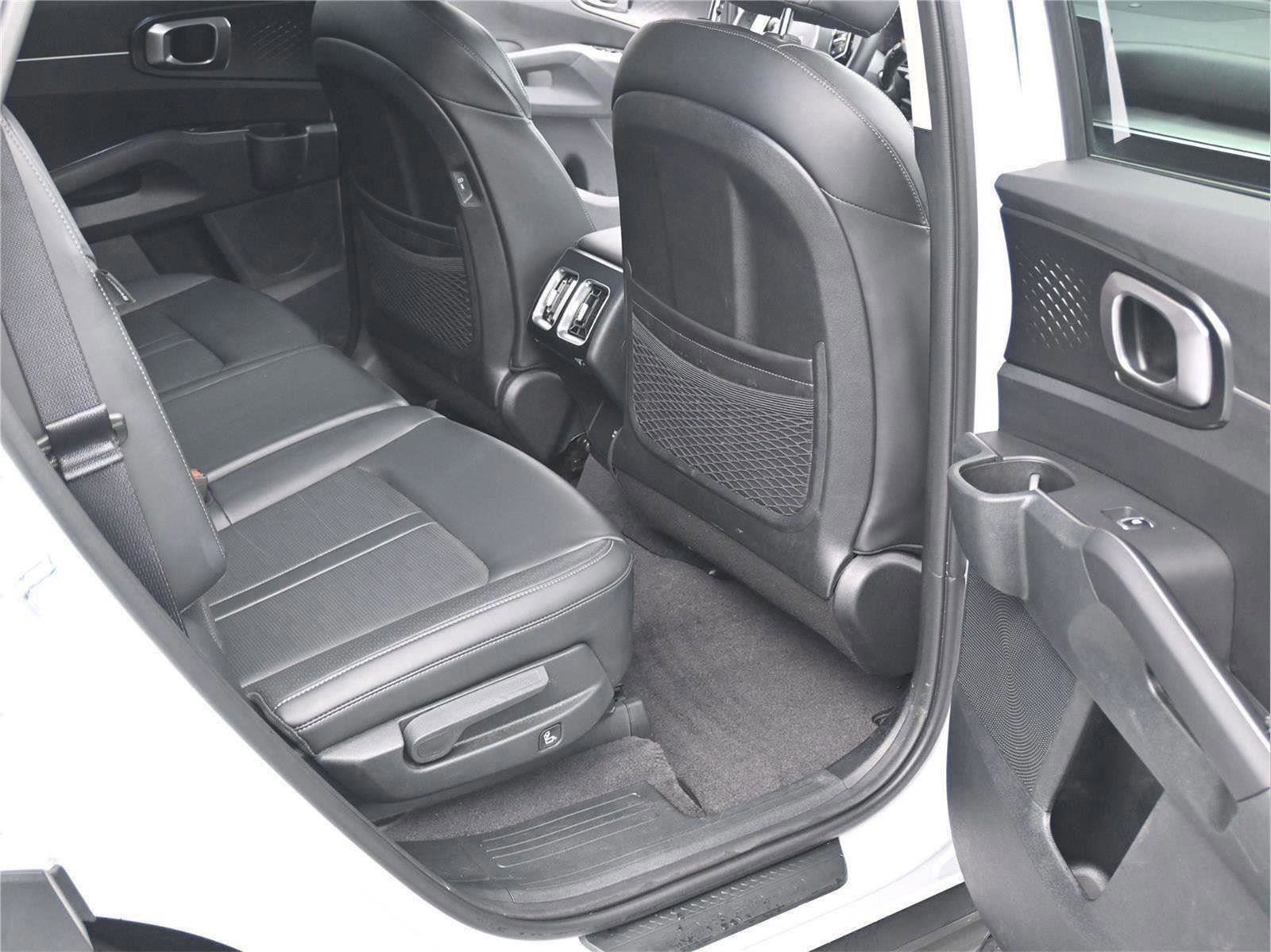 Used 2025 Kia Sorento S w/ Panoramic Sunroof Package FWD image 8