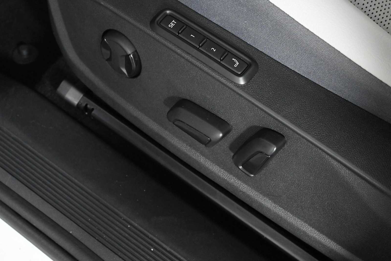 Certified 2021 Volkswagen ID.4 Pro S w/ Gradient Package RWD image 21