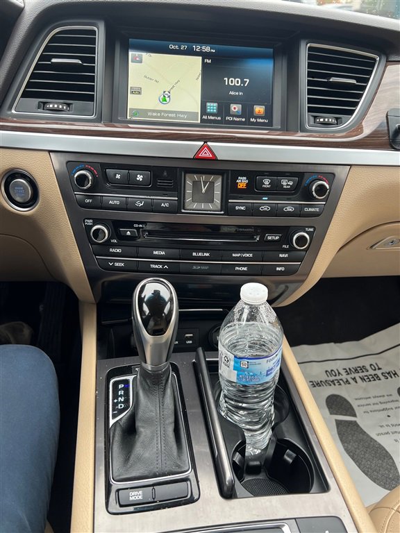 Used 2015 Hyundai Genesis 3.8 image 11