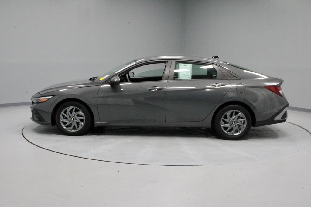 Used 2024 Hyundai Elantra SEL FWD image 8