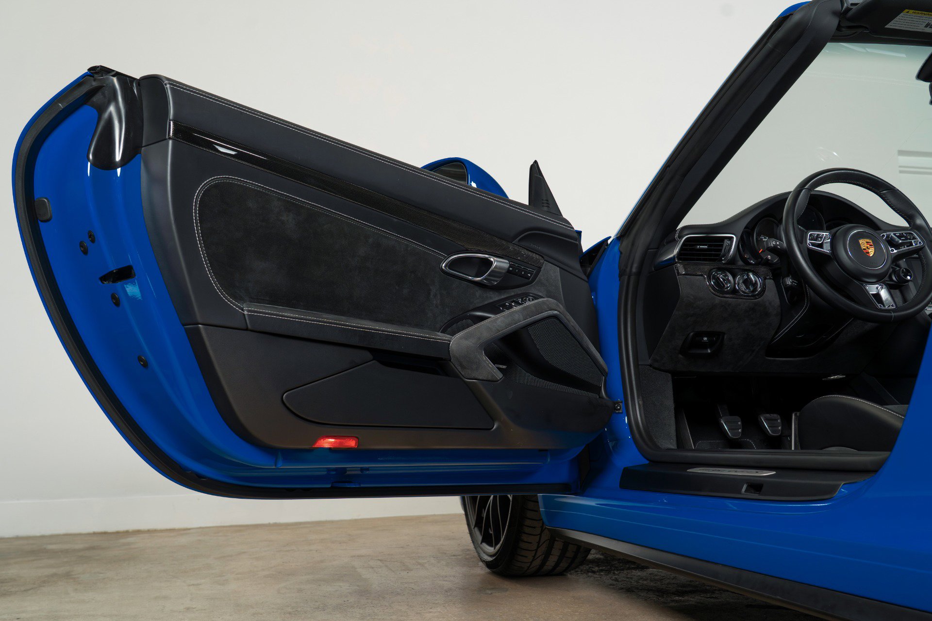 Used 2018 Porsche 911 Targa 4 GTS image 36