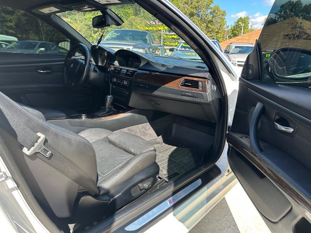 Used 2013 BMW 335i Convertible image 24