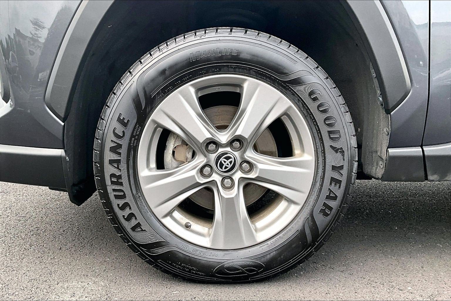 Used 2024 Toyota RAV4 XLE FWD image 9