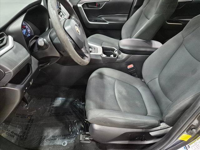 Used 2020 Toyota RAV4 LE AWD/4WD image 15