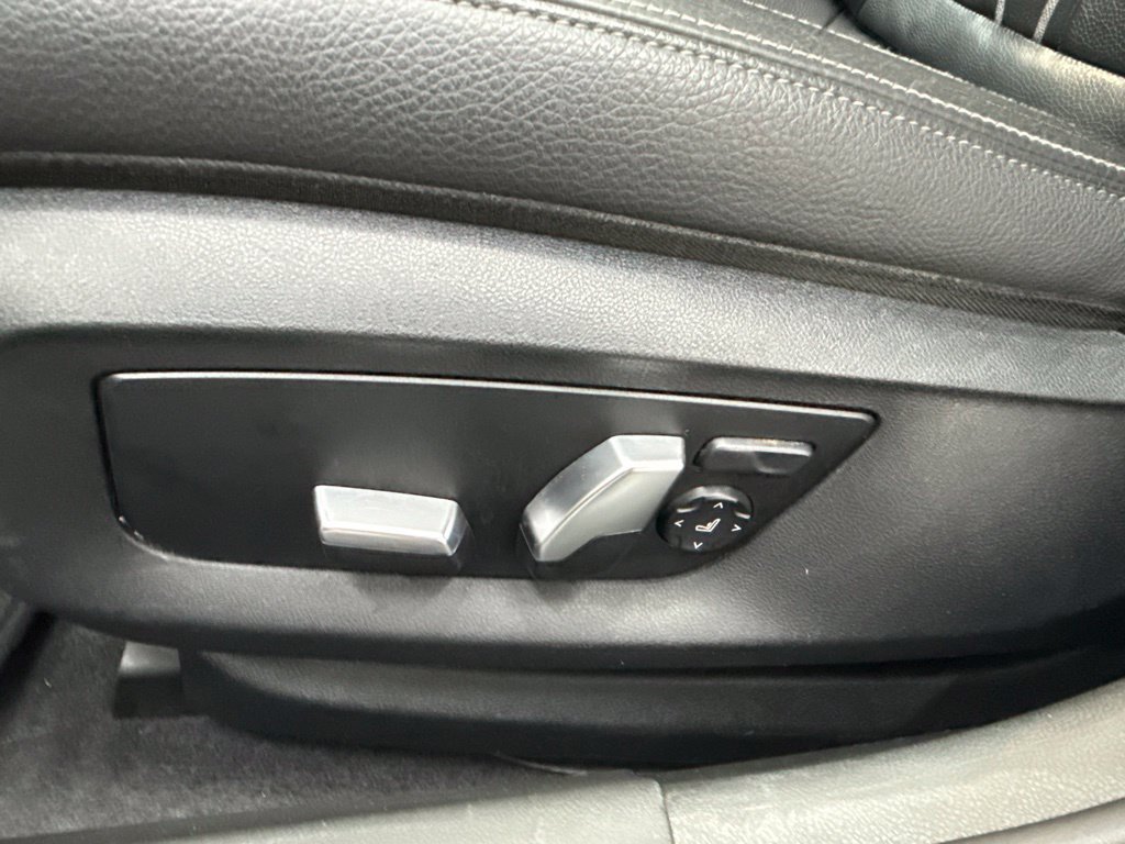Used 2018 BMW 530i xDrive AWD/4WD image 16