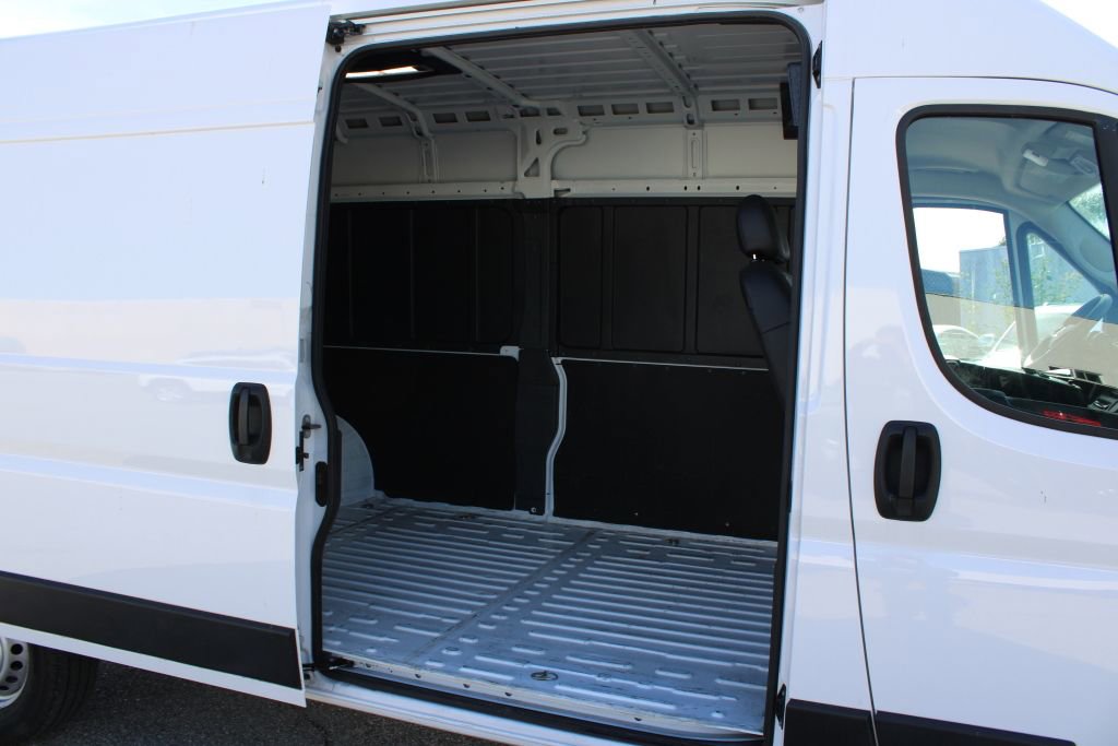 Used 2025 RAM ProMaster 2500 w/ Convenience Group FWD image 12