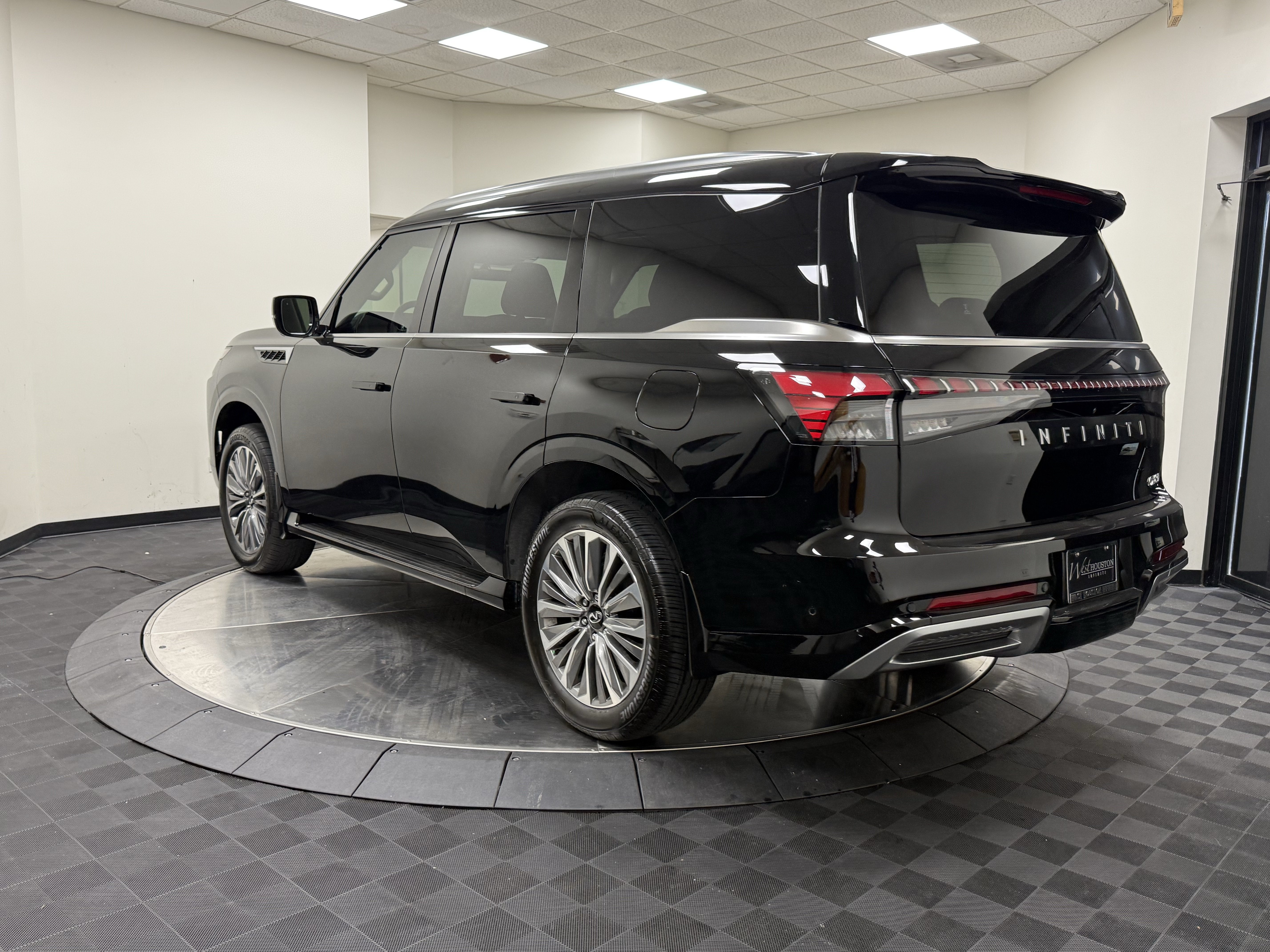 Certified 2026 INFINITI QX80 Luxe w/ Cargo Package RWD image 5