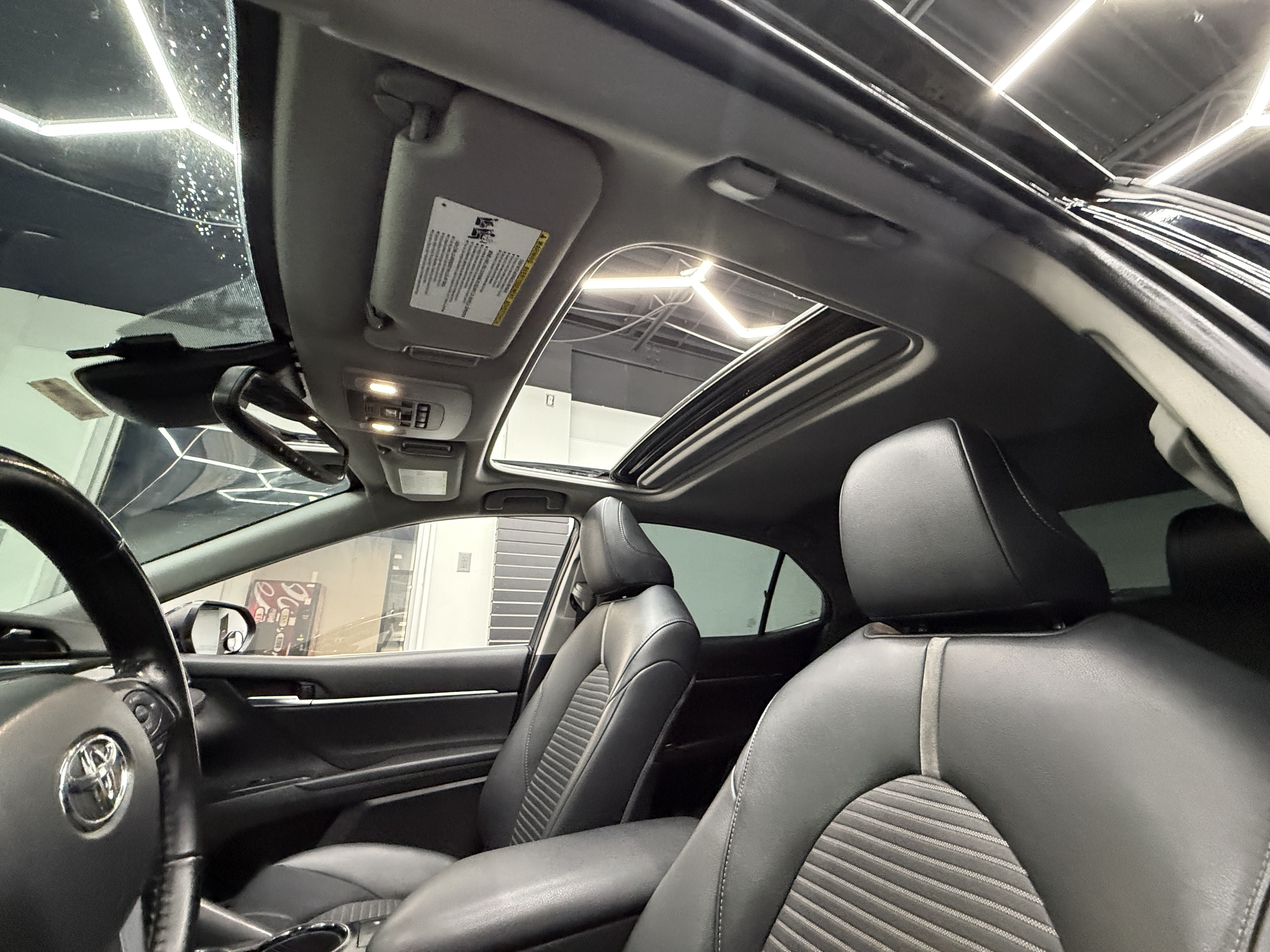 Used 2019 Toyota Camry SE FWD image 12