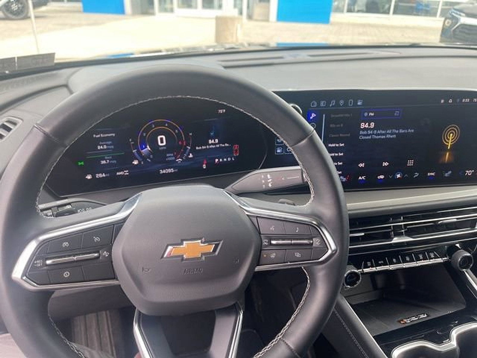 Certified 2025 Chevrolet Traverse LT image 11