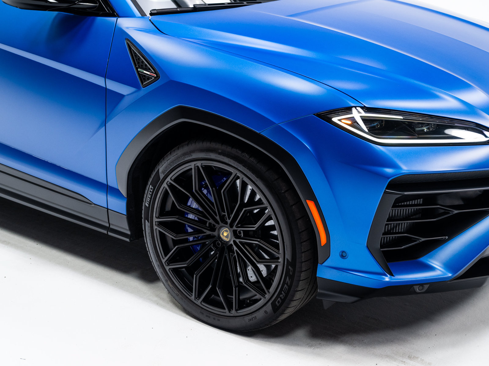 Used 2025 Lamborghini Urus SE AWD/4WD image 16