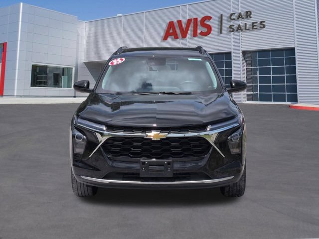 Used 2025 Chevrolet Trax LT w/ LT Convenience Package FWD image 2
