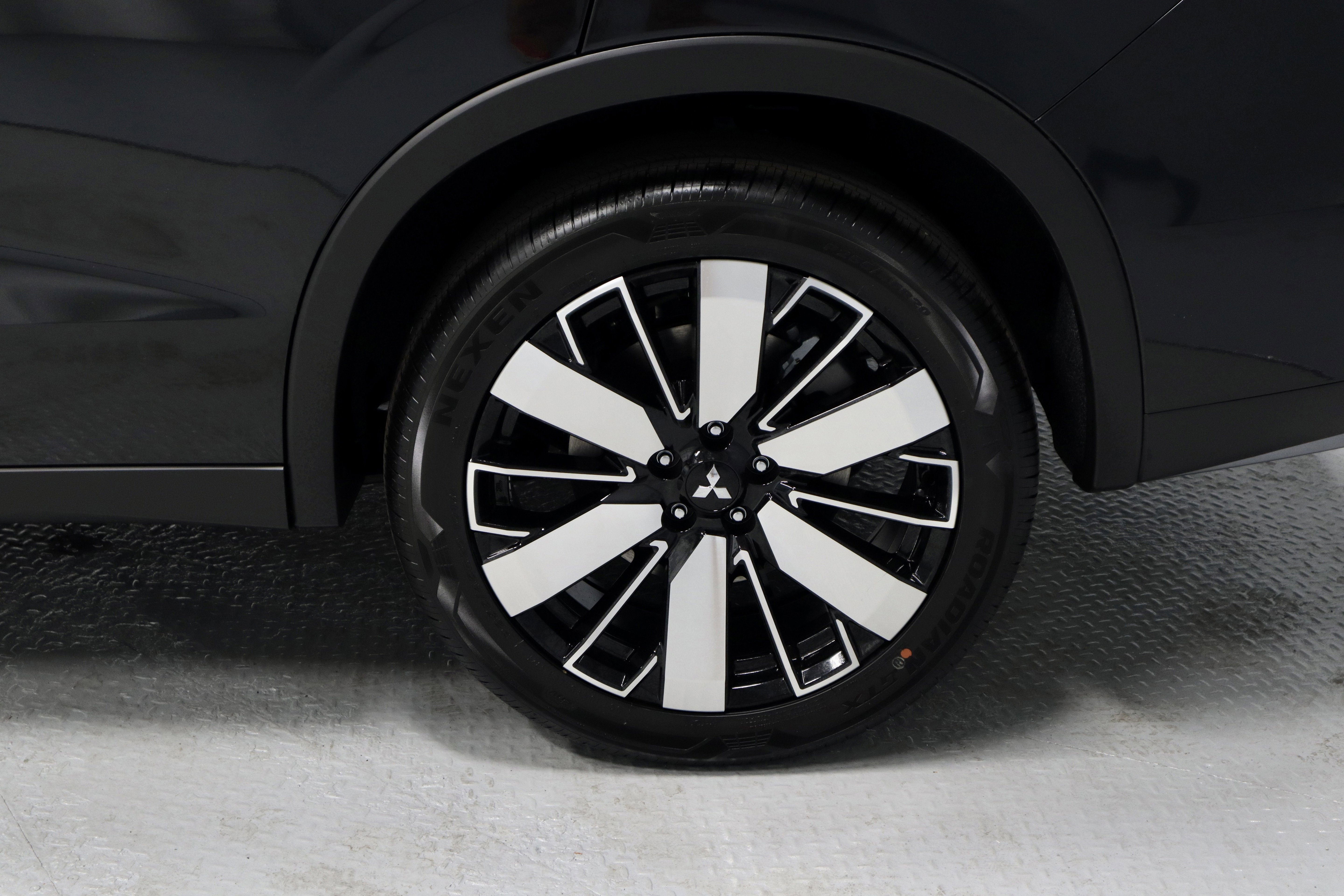New 2025 Mitsubishi Outlander SE image 39