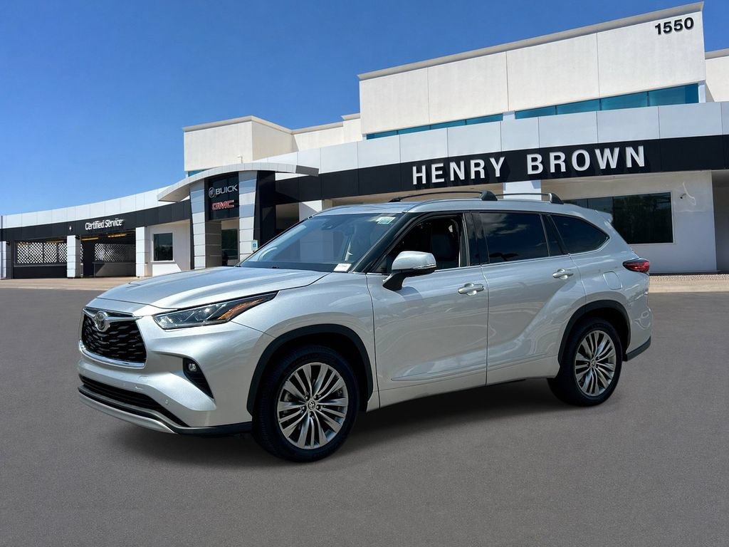 Used 2021 Toyota Highlander Platinum FWD image 1
